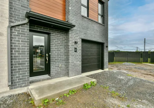 House for sale - 417 Rue du Merlot, Sainte-Marthe-sur-le-Lac, J0N 1P0