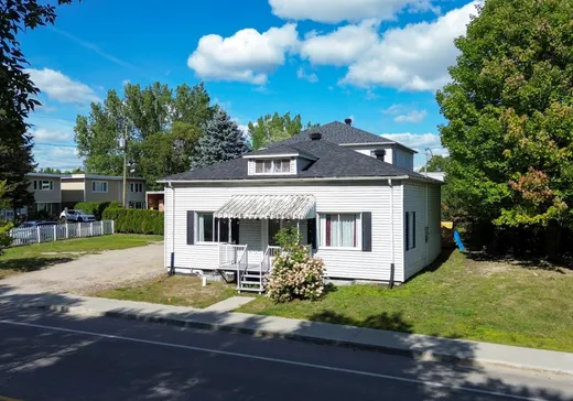 Maison à vendre - 730 Rue Pelletier, Mont-Laurier, J9L 2X1