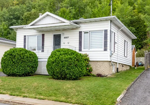 Maison à vendre - 9287 Av. Royale, Sainte-Anne-de-Beaupré, G0A 3C0