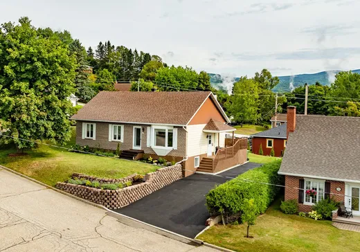 Maison à vendre - 20 Rue Lafontaine, Clermont, G4A 1H1