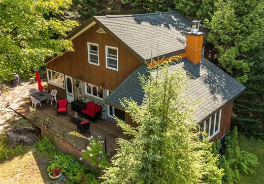 Two or more stories for sale - 16 Ch. des Oliviers, Ste-Anne-Des-Lacs, J0R1B0