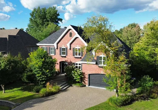 Two or more stories for sale - 4 Place Rambercourt, Lorraine, J6Z4M7