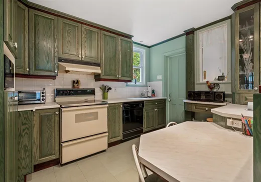 Maison à vendre - 10115 Av. Royale, Sainte-Anne-de-Beaupré, G0A 3C0