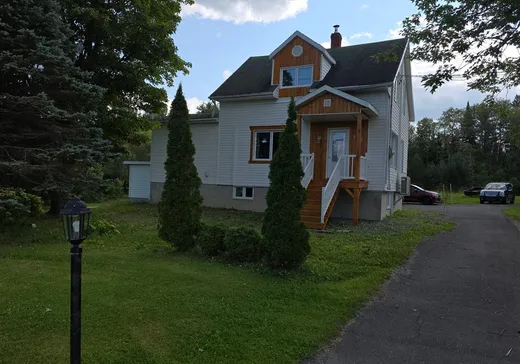 1 1/2 Storey for sale - 405 Ch. du Golf, Trois-Pistoles, G0L3S0