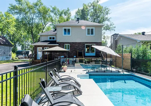 Maison à vendre - 2300-2310 Rue Pacific, St-Hubert, J3Z 0L7