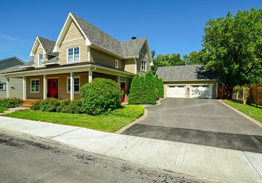 Two or more stories for sale - 135 Rue Ste-Anne, Mont-Saint-Hilaire, J3H3A3