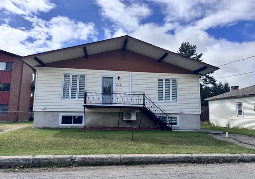 Two or more stories for sale - 764 Rue Brébeuf, Mont-Laurier, J9L2Z1