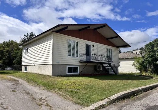 House for sale - 764 Rue Brébeuf, Mont-Laurier, J9L 2Z1