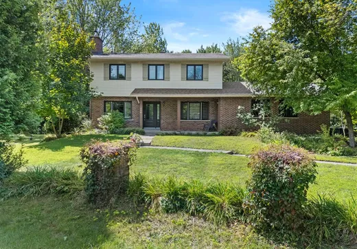 Two or more stories for sale - 385 Rue Moreau, Drummondville, J2A1W2