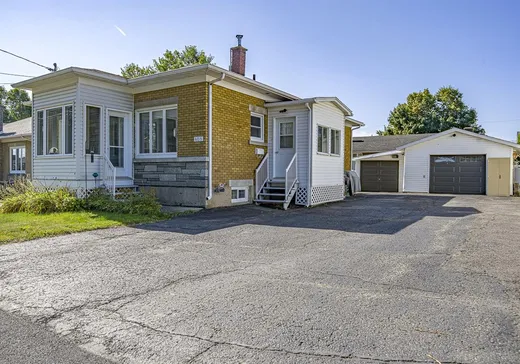 Bungalow à vendre - 408 Rue Panneton, Asbestos, J1T2K5