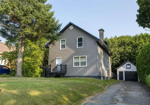 1 1/2 Storey for sale - 26 Rue Academy, Sherbrooke, J1M1P8