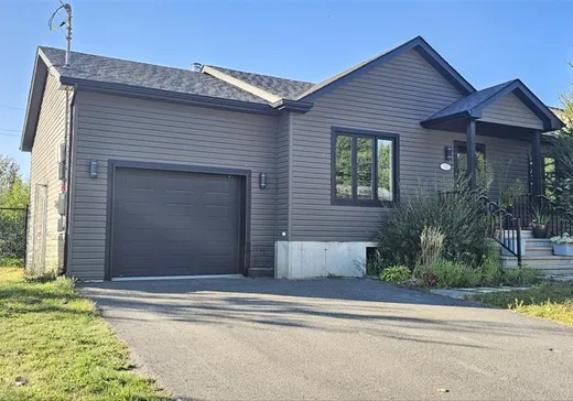Bungalow à vendre - 735 Rue du Tressot, Drummondville, J2B0W6