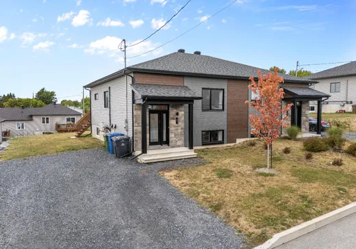 Two or more stories for sale - 87 Rue Ernest-Provencher, East Angus, J0B1R0