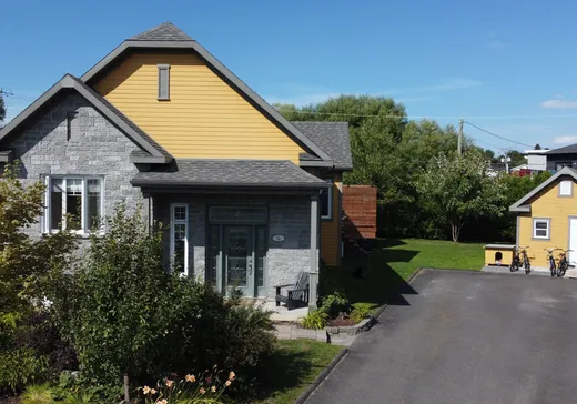 Two or more stories for sale - 14 Rue du Havre, Rivière-du-Loup, G5R0K4