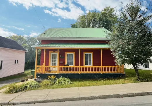 Maison à étages à vendre - 398 Rue St-Désiré, Black-Lake, G6H1L5