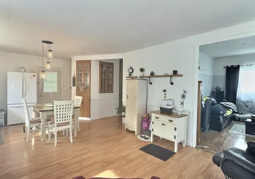 Maison à vendre - 398 Rue St-Désiré, Black-Lake, G6H 1L5