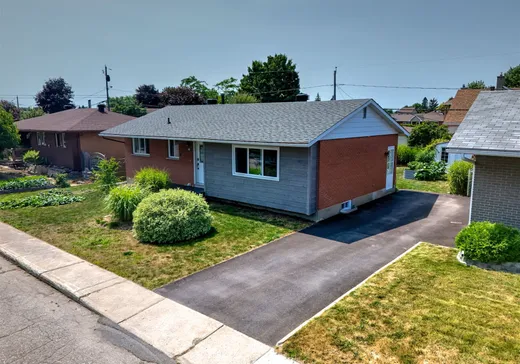 Two or more stories for sale - 40 Rue Renaud, Gatineau, J8T3A4