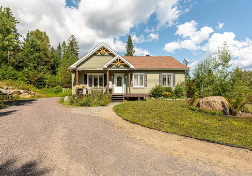 Two or more stories for sale - 30 Rue du Guetteur, Sainte-Marguerite-du-Lac-Masson, J0T1L0