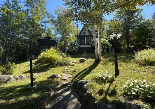 Two or more stories for sale - 1 Rue de la Loutre, Sainte-Marguerite-du-Lac-Masson, J0T1L0