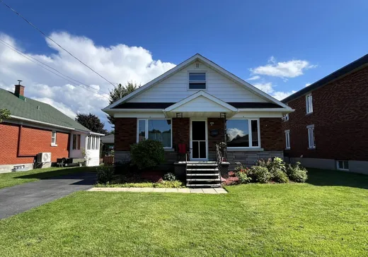 Maison à étages à vendre - 123 Rue des Dominicaines, Salaberry-de-Valleyfield, J6T2V6