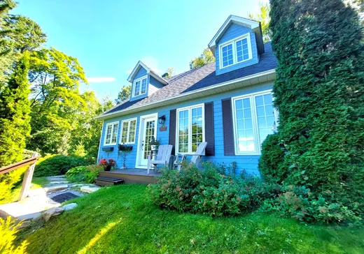 Two or more stories for sale - 32 Ch. des Abeilles, Ste-Anne-Des-Lacs, J0R1B0