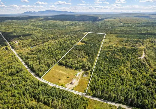 Two or more stories for sale - 932 Route 214, Bury, J0B1J0