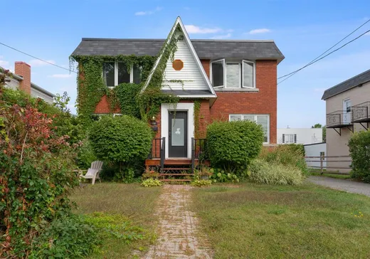 Two or more stories for sale - 934 Rue Ste-Thérèse, Drummondville, J2B4V6
