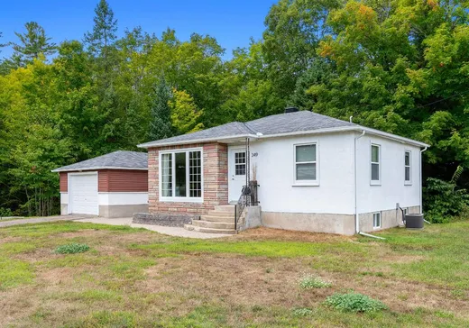 Bungalow à vendre - 349 Rue Wellington, Bryson, J0X1H0