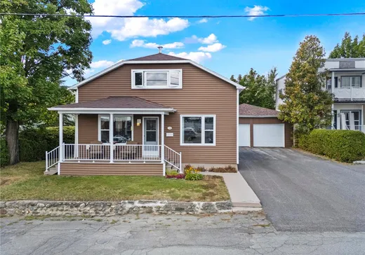 Maison à étages à vendre - 261 Rue de l'Aréna, Magog, J1X2M8