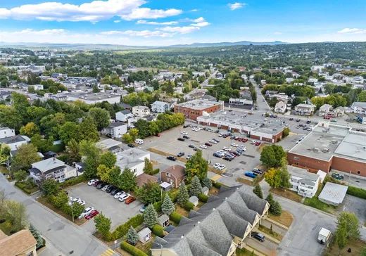 Maison à vendre - 261 Rue de l'Aréna, Magog, J1X 2M8