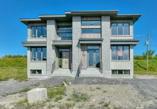 Two or more stories for sale - 438 Rue du Muscat, Sainte-Marthe-sur-le-Lac, J0N1P0