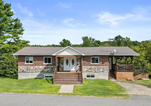 Bungalow à vendre - 541 Rue des Aulnes, Namur, J0V1N0