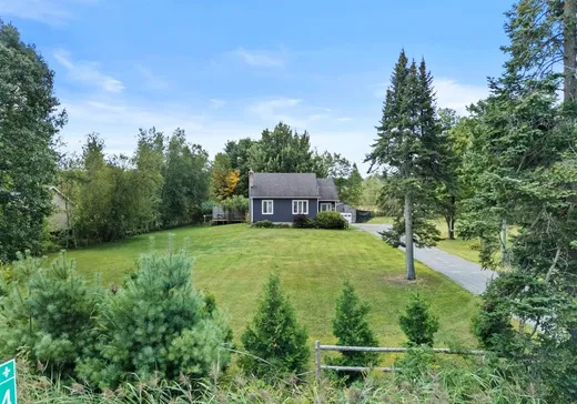 Bungalow à vendre - 583 Rue de la Rivière, Cowansville, J2K3G6
