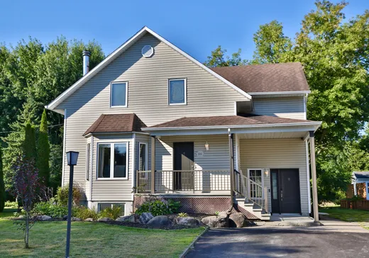 Two or more stories for sale - 56 Rue Élie-Laplante, Saint-Liboire, J0H1R0