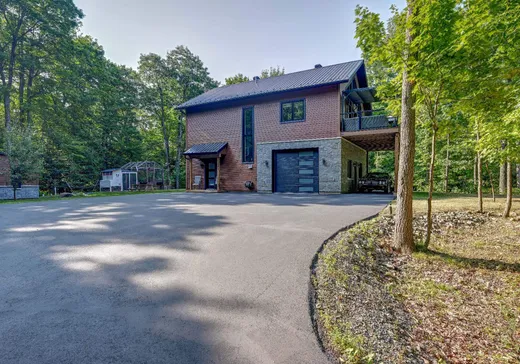 Two or more stories for sale - 141 Rue Perron, Brownsburg-Chatham, J8G3C1