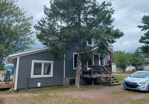 Maison à vendre - 221-213 Rue Principale, Notre-Dame-de-Pontmain, J0W 1S0