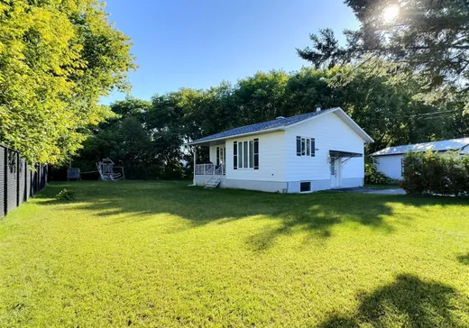 Maison à étages à vendre - 840 Rue Cusson, Saint-Jude, J0H1P0