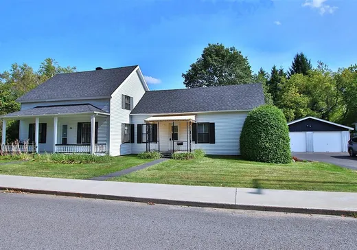 Un étage et demi à vendre - 25 Rue Caron, Kingsey Falls, J0A1B0