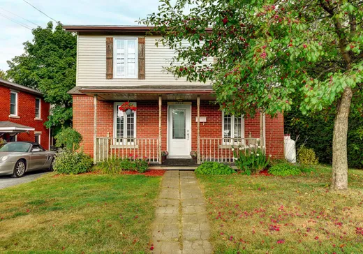 Maison à étages à vendre - 1318 Rue St-Louis, Sherbrooke, J1H4P4