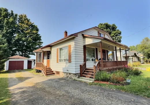 Two or more stories for sale - 2060 Rue Bécancour, Lyster, G0S1V0