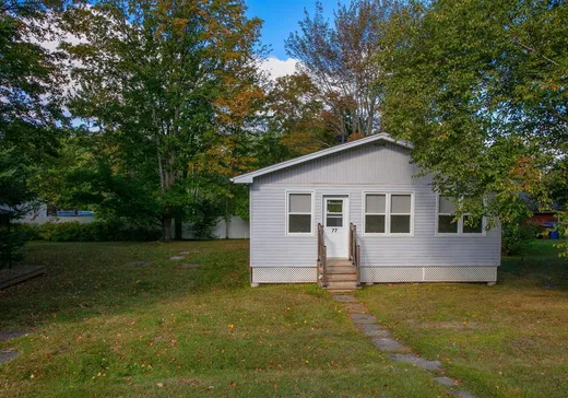 Bungalow for sale - 77 Rue des Hirondelles, Ste-Catherine-De-Hatley, J0B1W0