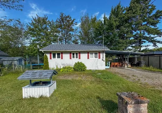 House for sale - 139 Rue Therrien, Saint-Félix-de-Kingsey, J0B 2T0