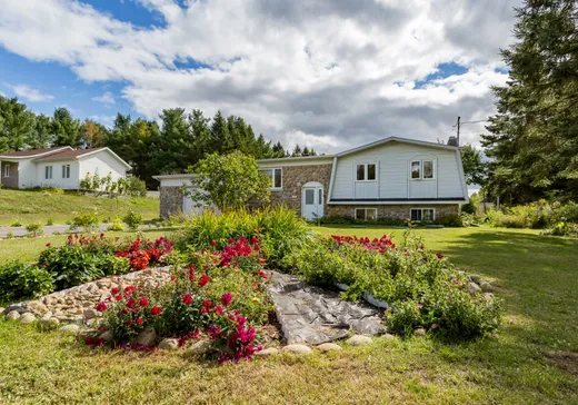 Maison à étages à vendre - 241 Rue St-Pierre, St-Élie-de-Caxton, G0X2N0