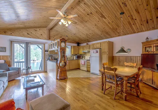 Maison à vendre - 2400 Rue St-Hilaire, Val Morin, J0T 2R0