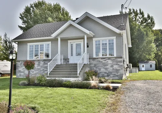 Two or more stories for sale - 35 Rue Gosselin, Saint-Liboire, J0H1R0