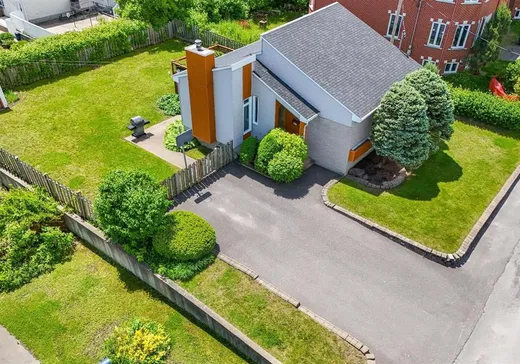 Bungalow à vendre - 8270 Rue Valentin, Laval (Laval-sur-le-lac), H7A3B5