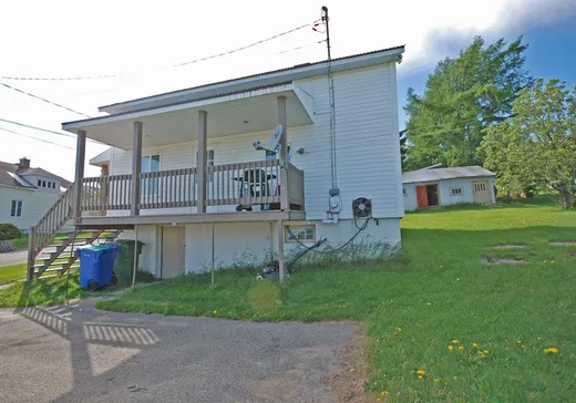 Maison à vendre - 68 Av. Royale, St-Ferreol-les-Neiges, G0A 3R0