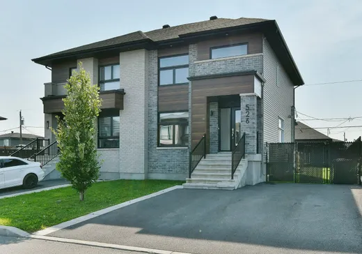 Two or more stories for sale - 526 Rue du Muscat, Sainte-Marthe-sur-le-Lac, J0N1P0