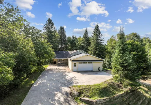 Maison à vendre - 9748 Ch. du Lac-Kiamika, Rivière-Rouge, J0T 1T0