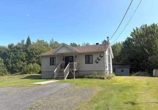 Bungalow for sale - 693 Rue Lacroix, St-Germain-De-Grantham, J0C1J0